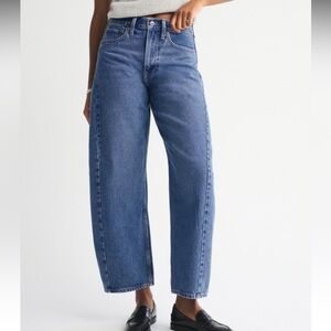 Abercrombie & Fitch Women's Curve Love Mid Rise Barrel Jean Medium Blue